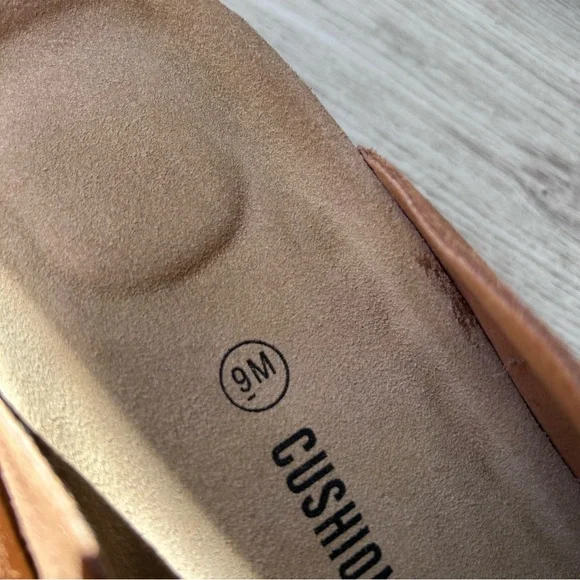 Cushionaire Platform Clogs Women’s 9 Camel Footbed Neutral Minimalist Fall New - Picture 8 of 10